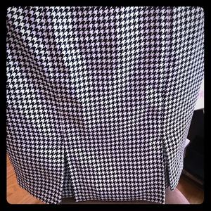 Kasper black and white patterned pencil skirt